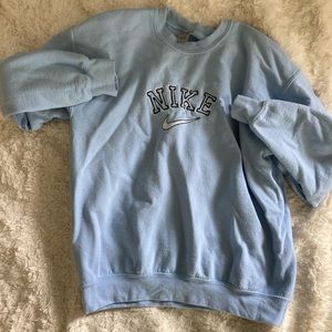 Unisex Vintage Nike Embroidered Light Blue Sweatshirt - M